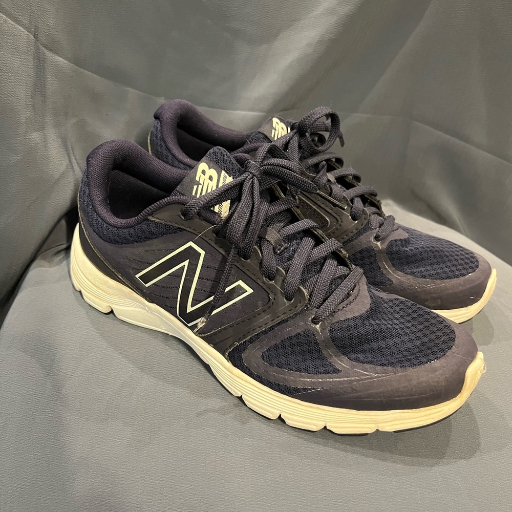 New Balance 575 V2 Comfort Ride Sneaker Sz 9 Navy Blue W575CN2
